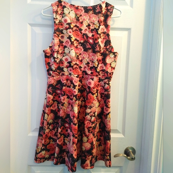 Floral Dress - Picture 2 of 3